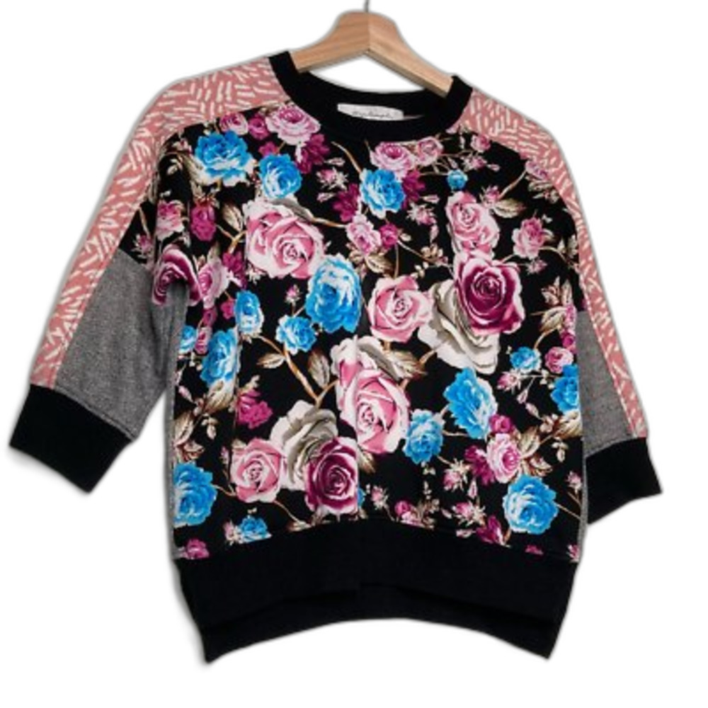 Tbags Los Angeles Womens Knit Top Black Pink Blue Floral Roses Crew Neck M